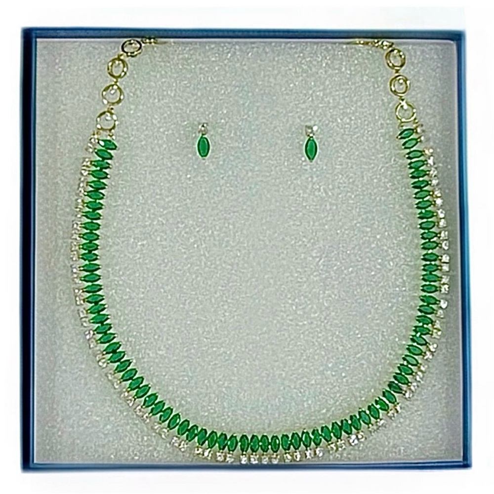 NEW!!! Necklace & Earrings - Picture 2 of 3